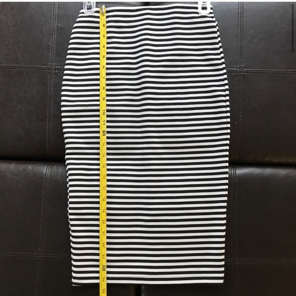 F21 Black and White Striped Pencil Skirt NWOT - Picture 6 of 7